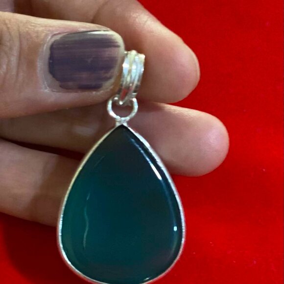 Natural Charming Green Chalcedony Abundance Gemstone Pendant - Picture 5 of 7